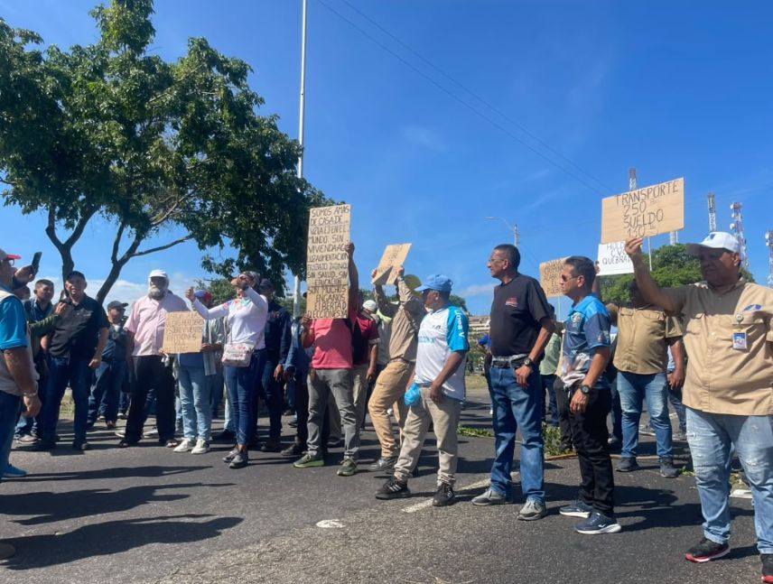 Trabajadores protestan ante falta de respuestas de la CVG