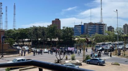 Trabajadores de la CVG trancan la Carrera Tocoma en Alta Vista