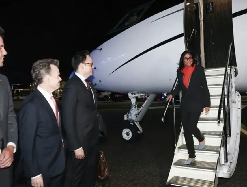 Delcy Rodríguez se reúne con directivos del BID en Nueva York