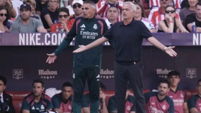Mourinho arremete contra el árbitro y el VAR tras la derrota