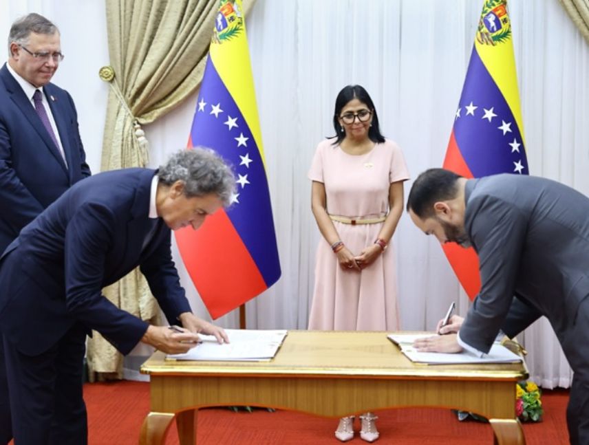 Ejecutivo firma convenio petrolero binacional entre Pdvsa y TotalEnergies