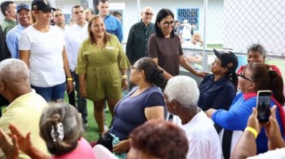 Delcy Rodríguez evalúa planes productivos y organización comunal en Petare