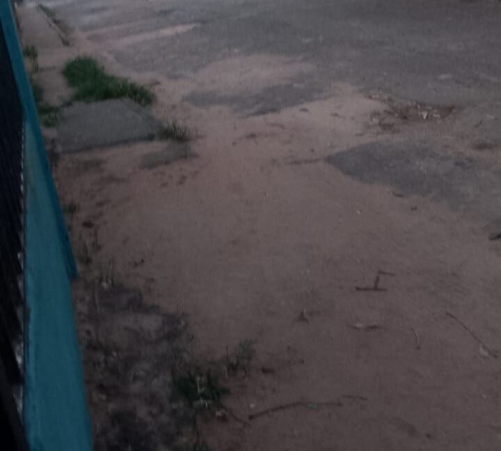 Habitantes de la calle Ruiz Pineda afectados por corte eléctrico