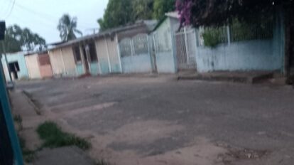 Habitantes de la calle Ruiz Pineda afectados por corte eléctrico