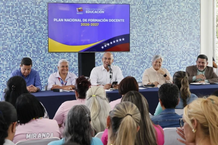 Instalan Plan Nacional de Formación Docente para año escolar 2026-2027