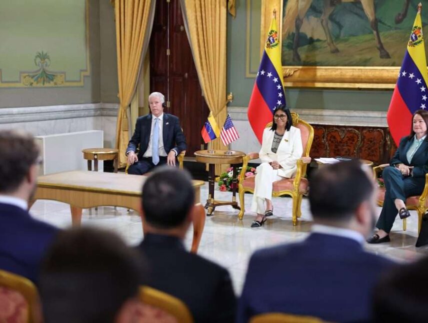 Venezuela firma nuevos acuerdos con Chevron y Eni