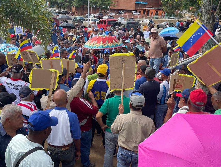 Trabajadores en contra de anuncios presidenciales.