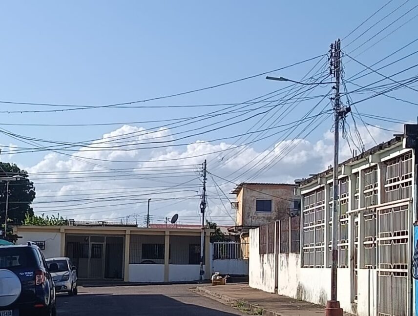 Guaiparo afectado con constantes apagones este jueves