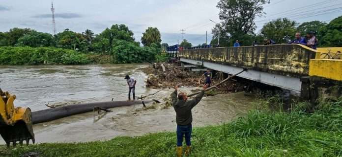Se vuelve a caer puente en Portuguesa