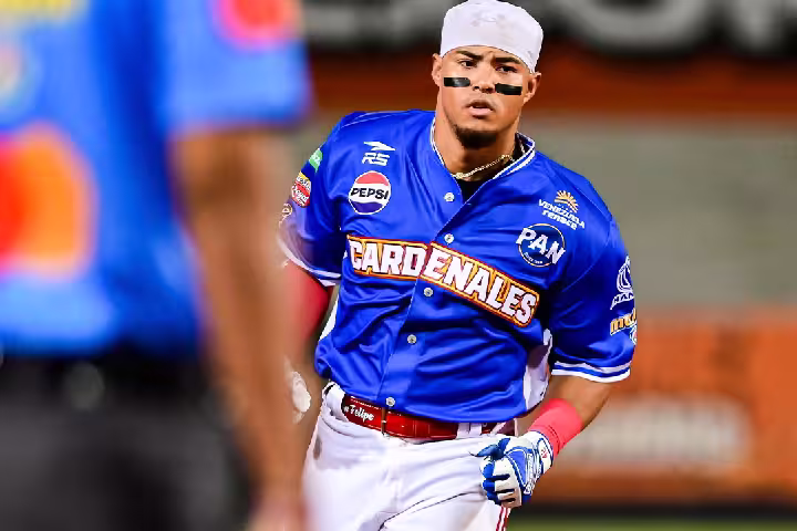 Cardenales vence a Águilas en festival de batazos