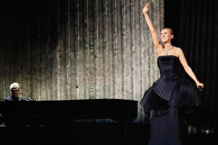 Céline Dion culmina en París su regreso a los escenarios