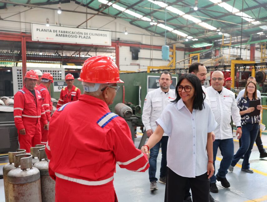 Presidenta inspecciona planta de gas