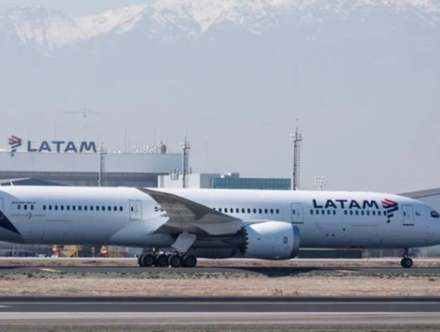 Avión de LATAM operará vuelos directos entre Santiago de Chile y Caracas desde enero de 2027