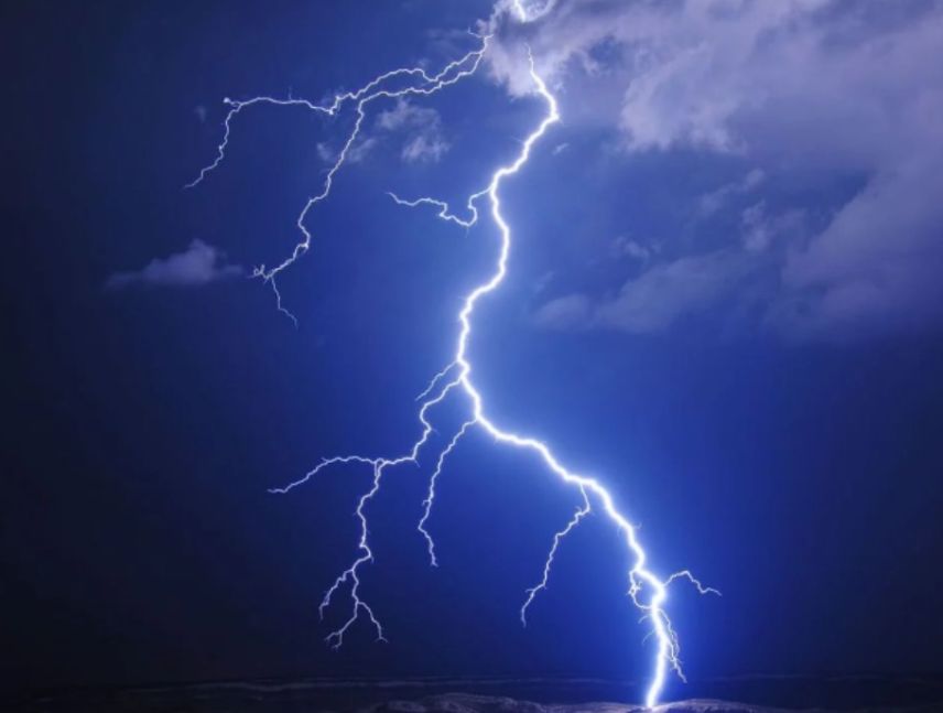 Adolescentes heridos por descarga eléctrica durante tormenta en Tovar, estado Mérida