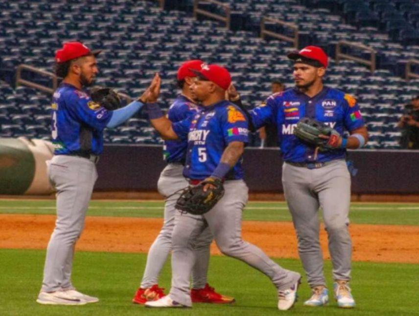 Tigres de Aragua y Navegantes del Magallanes durante sus juegos de preparación para la temporada LVBP 2026-2027.