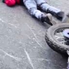 Accidente de motocicleta en avenida Cisneros en el semáforo de Mabloenca