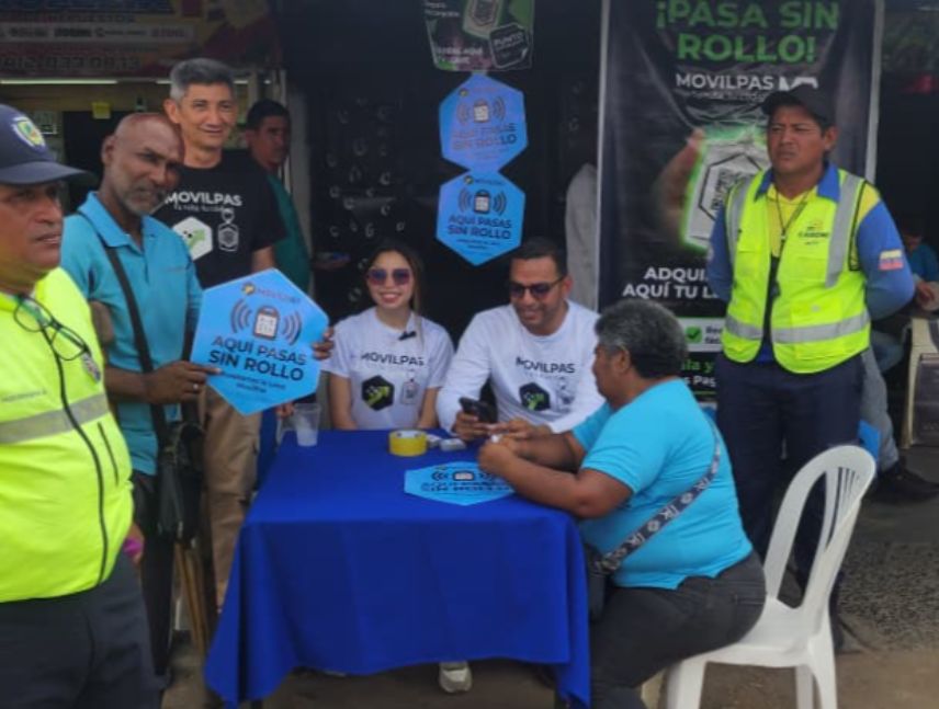 Usuarios utilizan códigos QR para pagar el pasaje urbano en Guayana