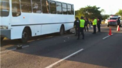 Accidente de tránsito en la avenida Guayana, a la altura de la pasarela de Campo Rojo, donde falleció un motorizado.