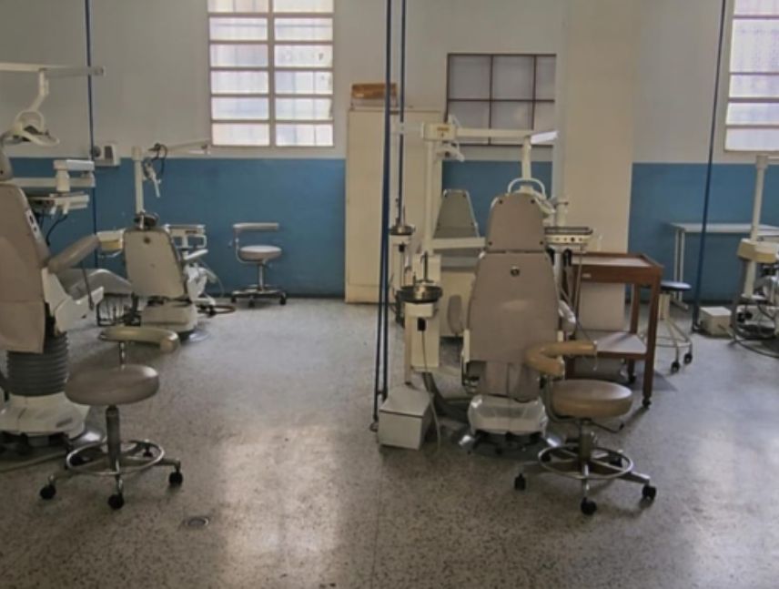 Estudiantes de odontología de la Universidad de Los Andes afectados por fallas eléctricas y falta de agua.