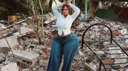 Gracie Bon entre los escombros tras el terremoto de magnitud 7,7 en Panamá.