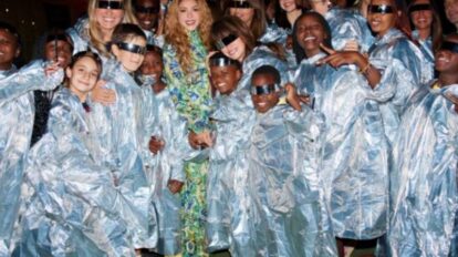 Shakira durante el último concierto de su residencia europea en Madrid junto a artistas invitados.