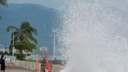 huracán Simón en categoría 1 frente a las costas del Pacífico mexicano