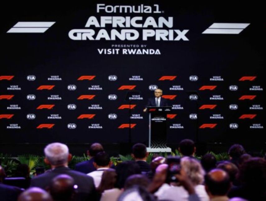Monoplazas de Fórmula 1 en una carrera, categoría que celebrará el Gran Premio de Ruanda