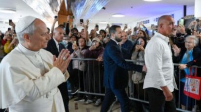 Papa León XIV, pontífice de la Iglesia católica, cuya operación por un nódulo pulmonar concluyó con éxito.