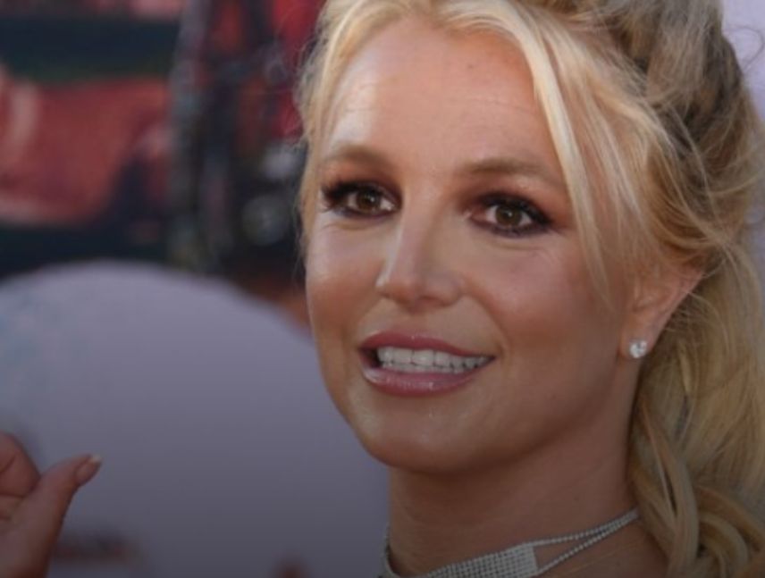 Britney Spears durante la promoción de su música, en referencia al lanzamiento de la canción inédita «She’ll Never Be Me».