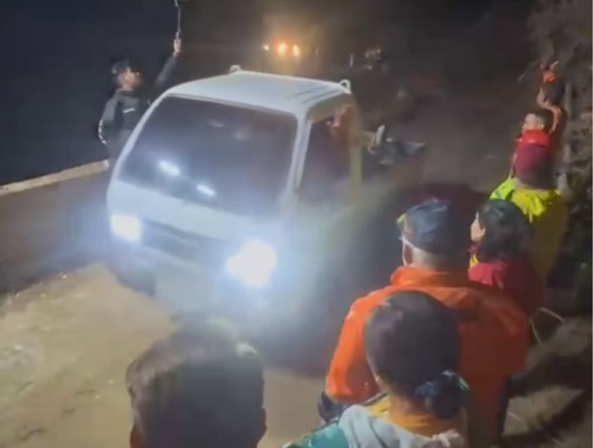 Paso temporal controlado en la carretera Choroní-Maracay mientras continúan los trabajos por derrumbes en Aragua.
