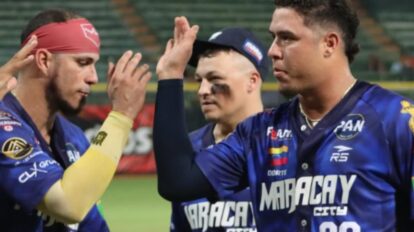 Tigres de Aragua vencen 8-4 a Caribes de Anzoátegui en Puerto La Cruz durante la temporada de béisbol venezolano.