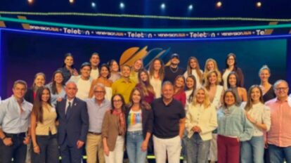 Artistas y presentadores participan en el teletón Unidos por Venezuela organizado por Venevisión.