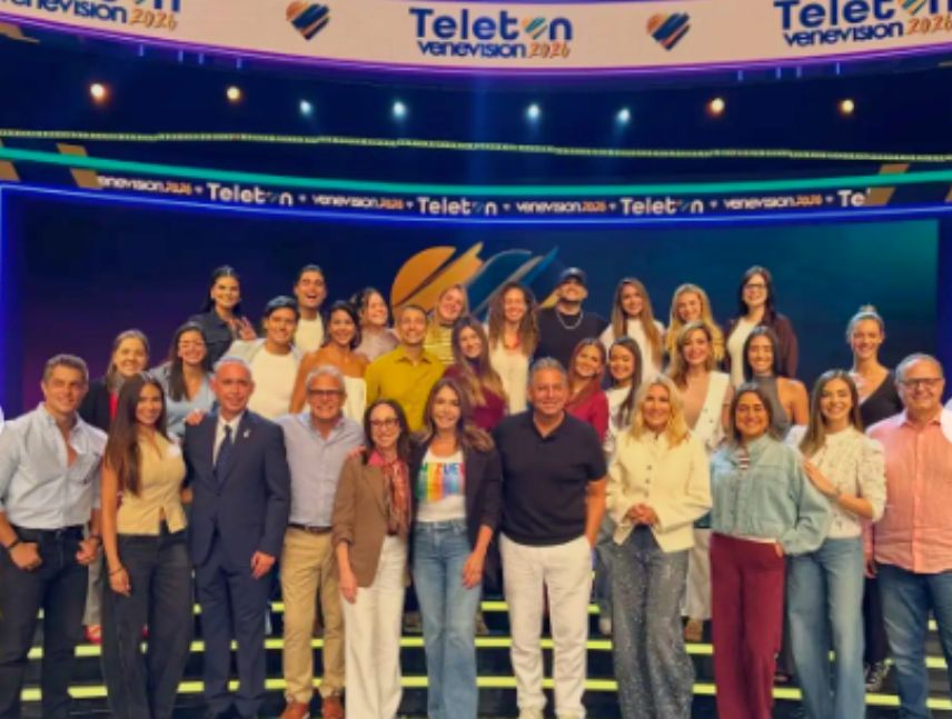 Artistas y presentadores participan en el teletón Unidos por Venezuela organizado por Venevisión.
