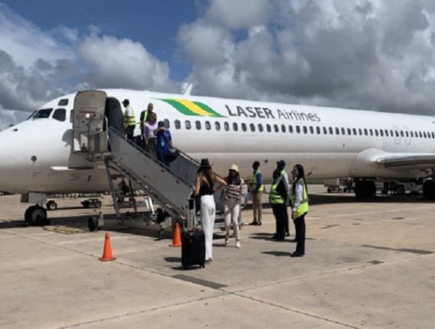 Avión de Laser Airlines, aerolínea venezolana que reactivará la ruta aérea entre Caracas y Aruba.