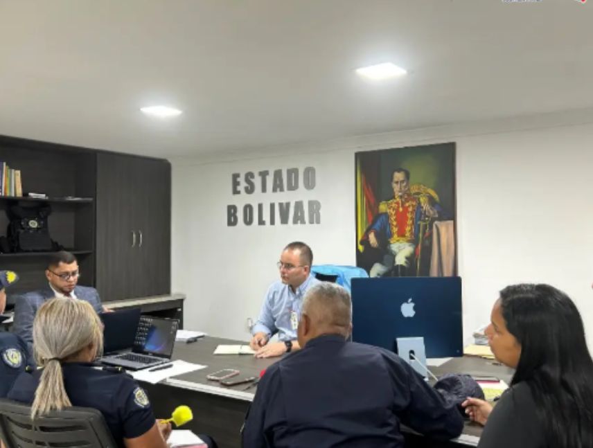 Reunión de organismos de seguridad para coordinar acciones de prevención del acoso escolar en Bolívar.