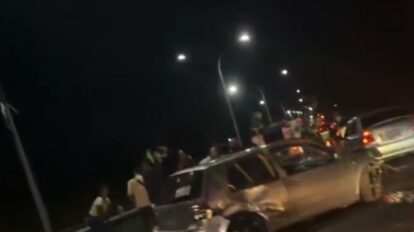 Accidente en la avenida Atlántico de Puerto Ordaz entre un Volkswagen Golf gris y otro vehículo.