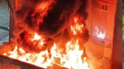 Incendio en el área de las plantas eléctricas del automercado Plaza’s, en el centro comercial Galería Los Naranjos.