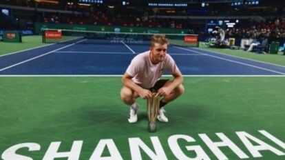 Alejandro Davidovich Fokina, campeón del Masters 1000 de Shanghái tras remontar ante Rafa Jódar.