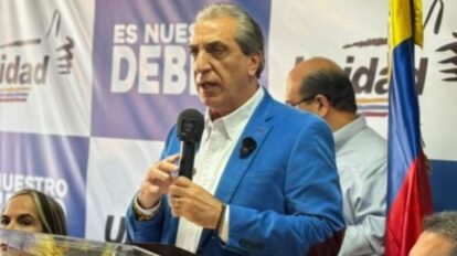 Biagio Pilieri presenta la propuesta de 14 puntos de la Plataforma Unitaria Democrática para Venezuela.