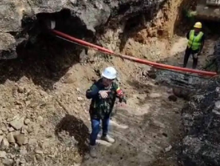 Trabajos de reparación de drenaje en una vía fronteriza del Táchira, en el municipio Capacho Viejo.