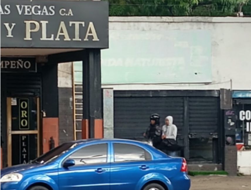 Operativo policial tras un incidente con un rehén en un establecimiento comercial de la avenida Bolívar Norte, Carabobo.
