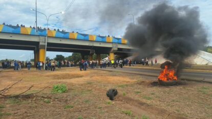 trtabajadores CVG cierran paso hacia empresas básicas