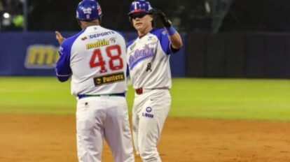 Tiburones de La Guaira derrotan 16-13 a Leones del Caracas en el Estadio Universitario de la UCV.