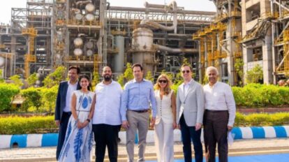 Marco Rubio durante su visita al complejo petrolero de Jamnagar, en India, con capacidad para refinar crudo venezolano.