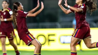 Andrea Suárez celebra el gol de chilena que dio la victoria a la Vinotinto femenina Sub-17 ante Zambia.