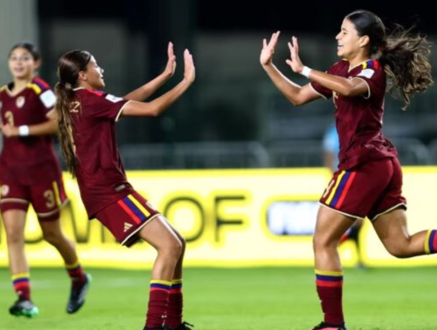 Andrea Suárez celebra el gol de chilena que dio la victoria a la Vinotinto femenina Sub-17 ante Zambia.