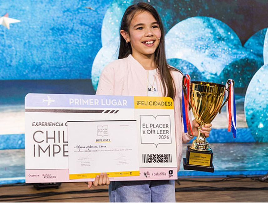 María Andreína Lárez, estudiante venezolana campeona nacional de El Placer de Oír Leer en Chile.