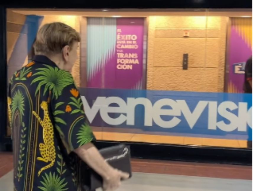 Osmel Sousa durante su visita a Venevisión para grabar una entrevista por los 65 años del canal.