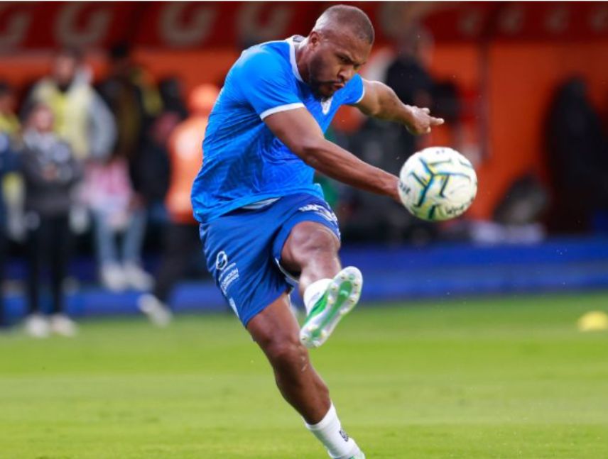 Salomón Rondón, delantero venezolano del Pachuca, celebra su rendimiento goleador en la Liga MX.