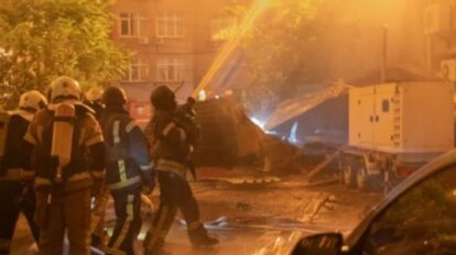 Daños en infraestructuras de Kiev tras el ataque ruso con misiles balísticos contra Ucrania.